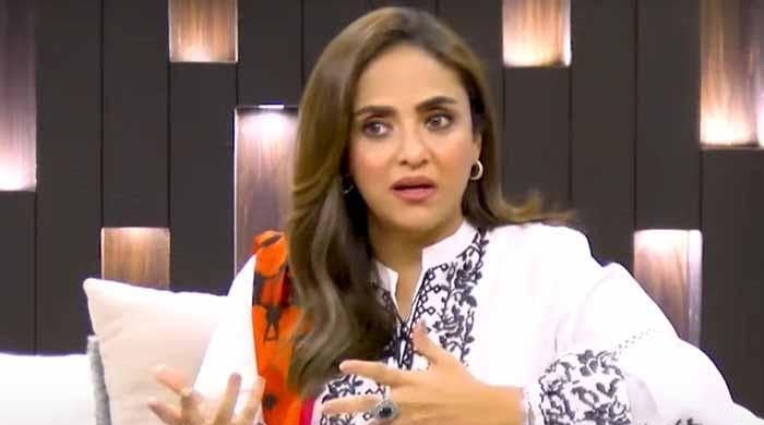 ذاتی حملے کرنے پر نادیہ خان فنکاروں پر پھٹ پڑیں، قانونی کارروائی کی دھمکی