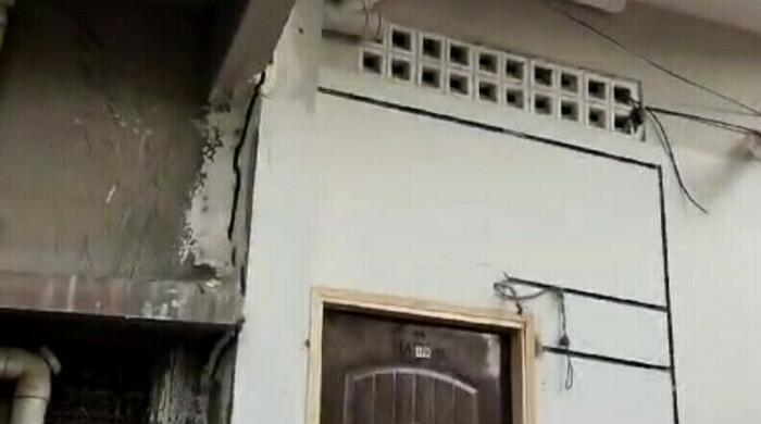 کراچی آگرہ تاج میں 7 منزلہ مخدوش عمارت خالی کرالی گئی، بلڈر کیخلاف مقدمہ درج
