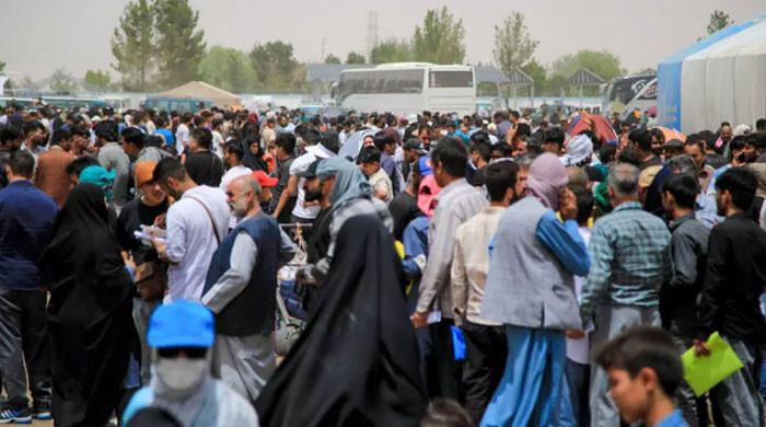 رواں برس 12 لاکھ سے زائد افغان پناہ گزین ایران سے واپس افغانستان چلےگئے