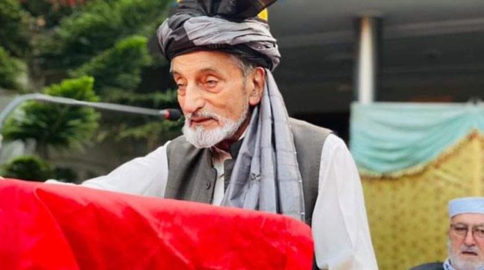 ثمربلورکی اپنی مرضی ہے، میں اے این پی کے ساتھ ہوں: غلام بلور کا ردعمل