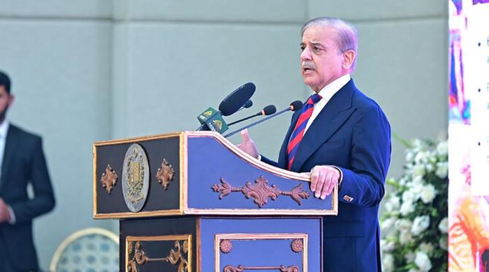 کرپشن برداشت نہیں، کرپٹ افسروں کو ہٹایا تو ملک بھر سے سفارشوں کے فون آئے: وزیراعظم
