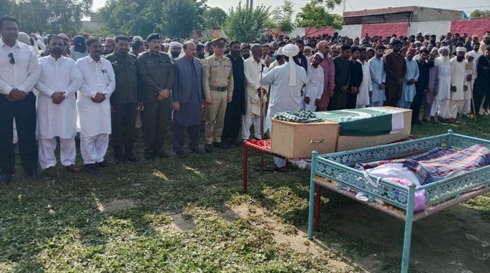 ژوب دہشتگردی میں شہید میاں چنوں کے غلام سعید کا جنازہ دیکھ کر غم سے نڈھال باپ دم توڑ گیا