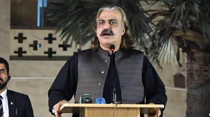 فضل الرحمان کےپی میں تبدیلی لانےکے بجائے اپنے اندر تبدیلی لے آئیں توبہت اچھاہوگا، علی امین