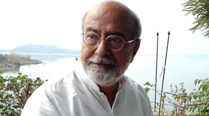 ’فقیروں کی طرح ہاتھ جوڑ کر پیسے لینے پڑتے ہیں‘، محمد احمد معاوضوں کی تاخیر پر پھٹ پڑے