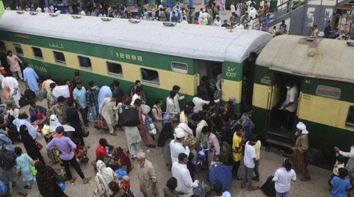 محکمہ ریلوے کا 11 ٹرینیں پرائیویٹائز کرنےکا فیصلہ