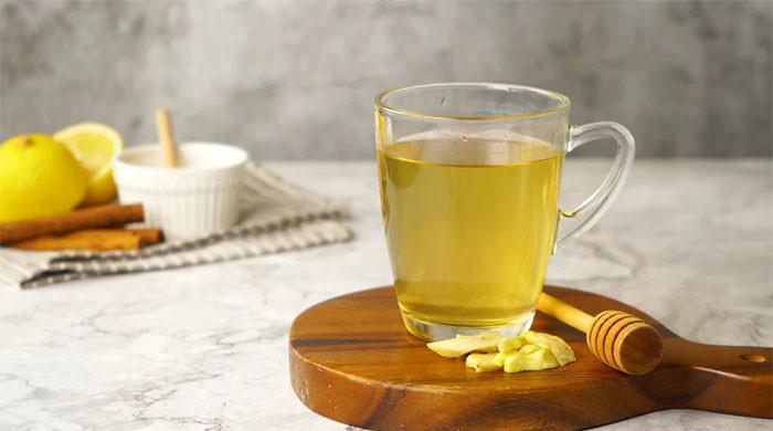 ہر صبح نیم گرم پانی میں شہد کو ملا کر پینے سے جسم پر کیا اثرات مرتب ہوتے ہیں؟