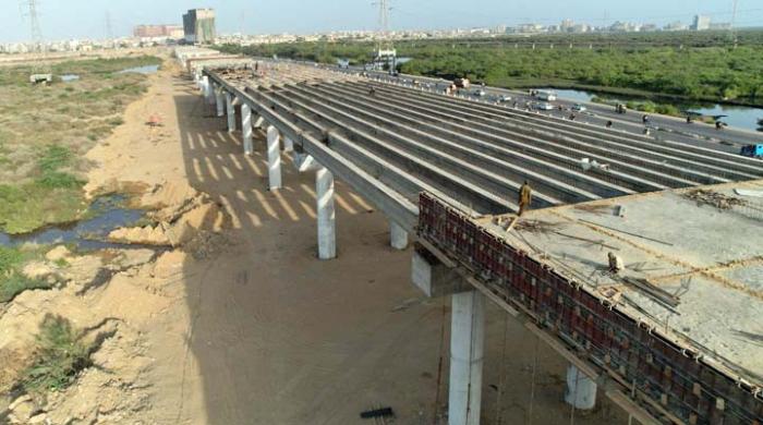 کورنگی کازوے اور ندی پر زیر تعمیر پل ستمبر میں کھول دیے جائیں گے: میئر کراچی