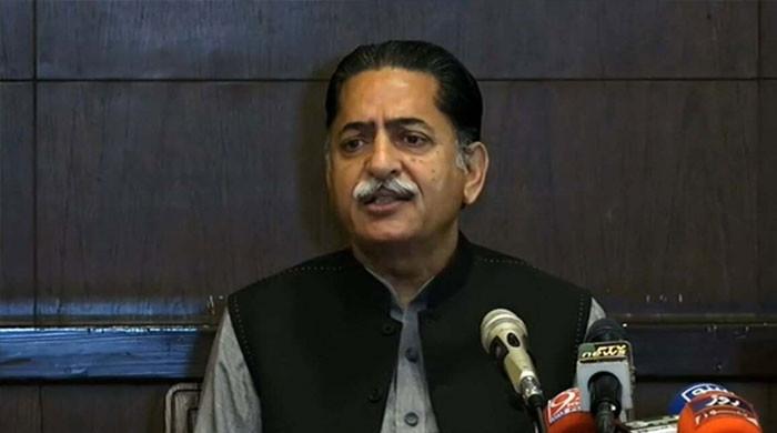 عمران خان   آج بھی موجودہ سسٹم کا حصہ بننے کیلئے بے تاب ہیں: جاوید لطیف