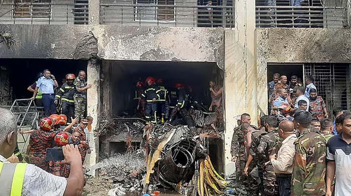 ڈھاکا: بنگلادیش ائیرفورس کا تربیتی طیارہ گرکر تباہ، 19 افراد ہلاک 
