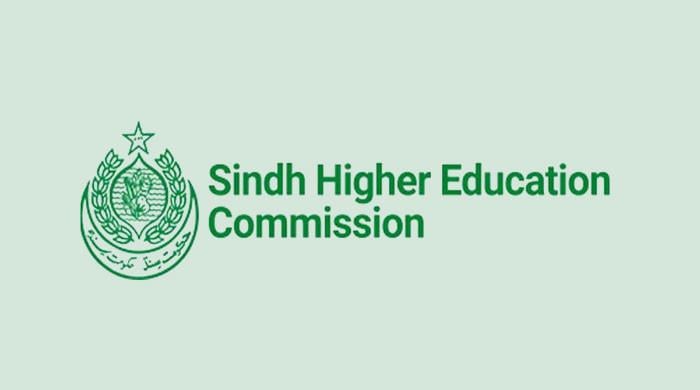 سندھ: جامعات کے ڈائریکٹر فنانس کی تنخواہ 5 لاکھ روپے کرنے کا فیصلہ