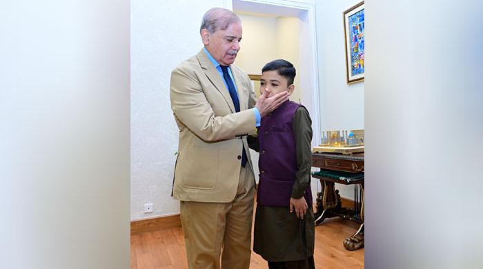 طلحہ احمدکو وزیراعظم نے انعام کے طور پرکتنی رقم دی؟کونٹینٹ کریئیٹر نے بتادیا