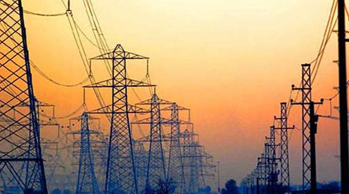 حکومت بجلی شعبے کے 3.81 ٹریلین روپے کے گردشی قرضے کو 561 ارب روپے تک کم کرنے کیلئے تیار