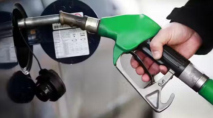 یکم اگست سے پیٹرول کی قیمت میں بڑی کمی کا امکان