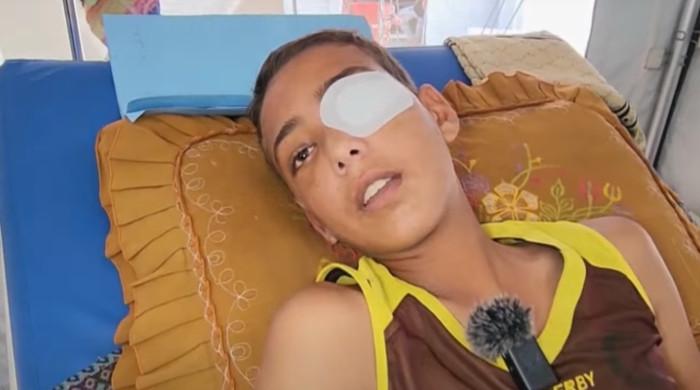 اسرائیلی فوج نے خوراک کی تلاش میں نکلے فلسطینی لڑکے کی آنکھ میں گولی مار دی