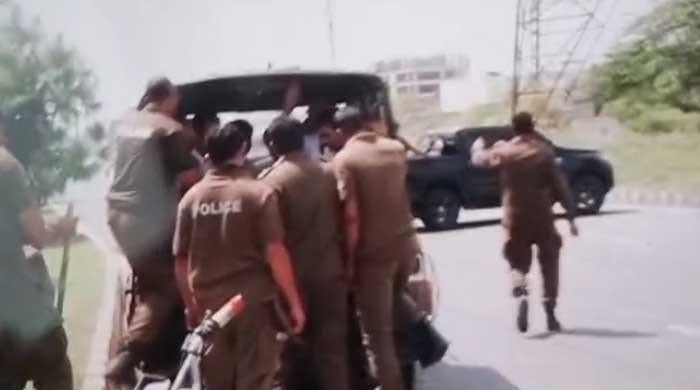 پی ٹی آئی کا لاہور سے 300 کارکنان گرفتار کیے جانے کا دعویٰ