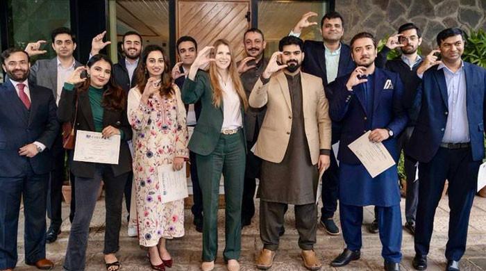 پاکستانیوں کیلئے یوکے شیوننگ اسکالرشپس کی درخواستیں آج سےکھل گئیں