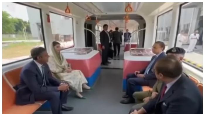 میٹرو بس اور اورنج لائن کے بعد لاہور میں الیکٹرک ٹرین بھی چلنے لگی