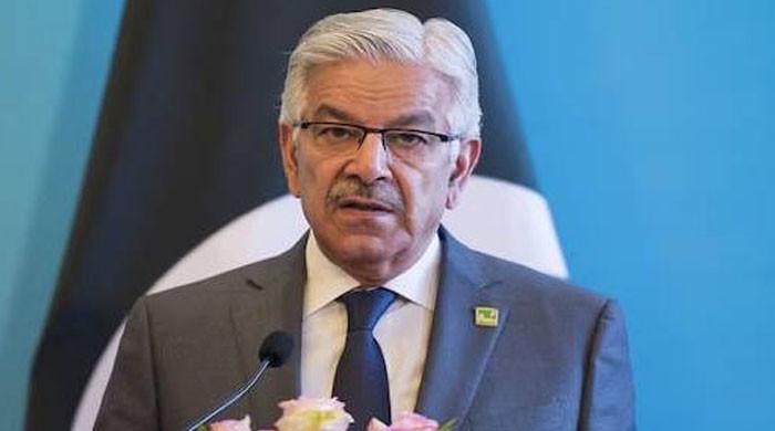 اب رولا پڑگیا ہے تو نام لیکربتاؤں گا کون کون پرتگال میں جائیدادیں خرید رہا ہے: خواجہ آصف