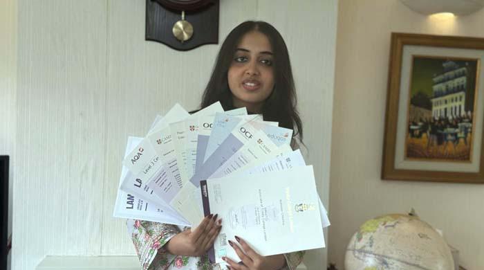 پاکستانی نژاد برطانوی طالبہ ماہ نور کی اے لیول میں شاندار کامیابی، کئی عالمی ریکارڈز اپنے نام کرلیے