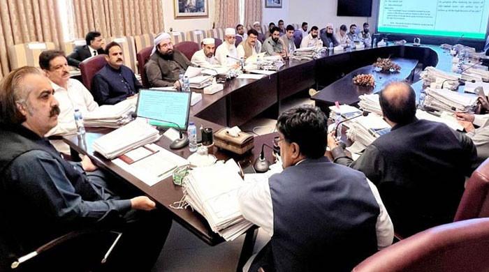 وزیراعلیٰ پختونخوا کا سیلاب زدگان کیلئےایک ماہ اور کابینہ ارکان کا 15 دن کی تنخواہ عطیہ کرنےکااعلان