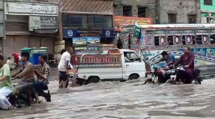 مون سون سسٹم بحیرہ عرب میں موجود، کراچی میں آج وقفے وقفے سے بارش ہوگی: موسمیاتی ماہرین