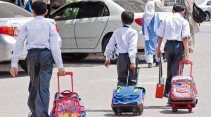 سندھ حکومت کا کل کراچی میں اسکول بند رکھنے کا فیصلہ