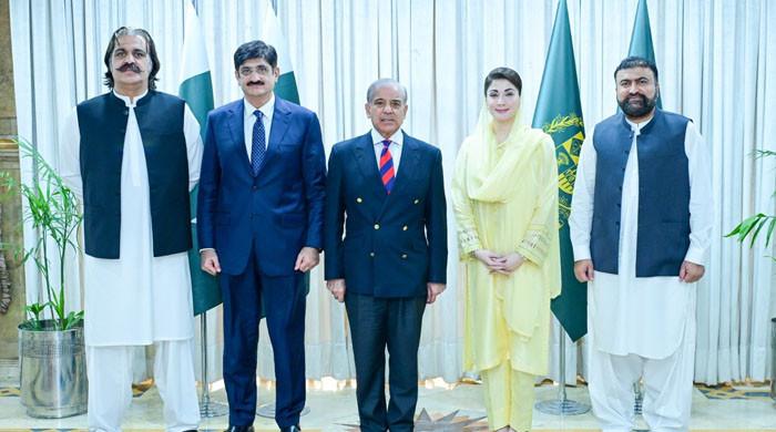 وفاقی حکومت کا این ایف سی ایوارڈ میں وسائل کی تقسیم کا فارمولا بدلنے پر غور