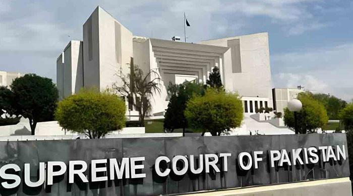 سپریم کورٹ نے نیب کیس میں قید کی سزا کاٹنے والے سابق ڈپٹی سیکرٹری کو الزامات سے بری کردیا