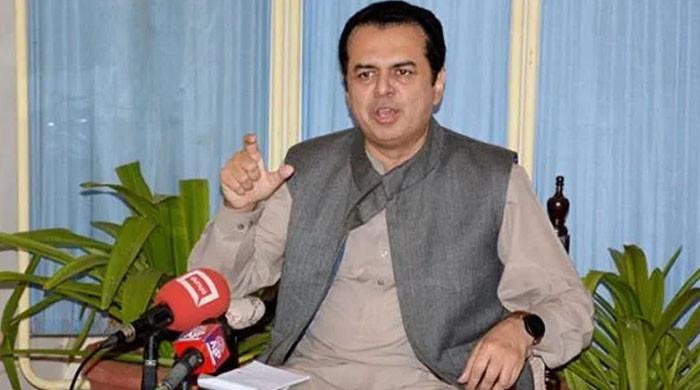 علیمہ خان کے بیٹوں کو دیر سے گرفتار کیا گیا مگر کیسز کو جعلی نہیں کہہ سکتے: طلال چوہدری