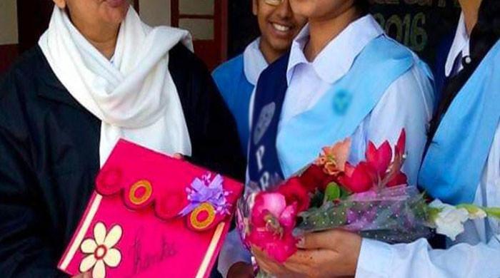 پنجاب کے اسکولوں میں دورے پر آنیوالوں کو تحائف دینے پر پابندی عائد