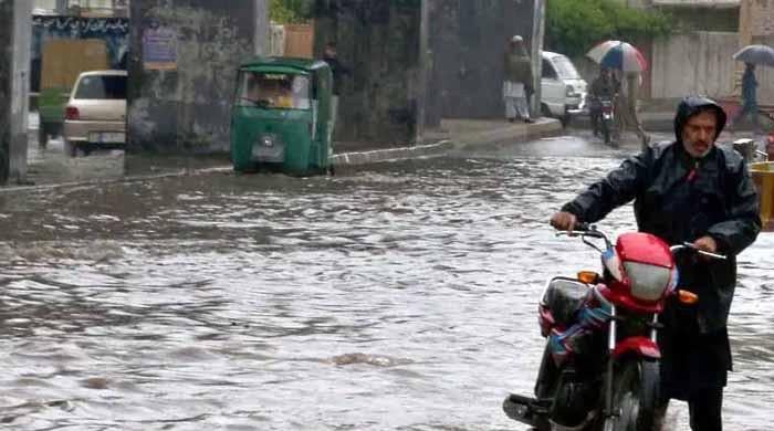 ملک کے مختلف حصوں میں آج موسلادھار بارش کا امکان، نشیبی علا قے زیر آب آنے کا خدشہ 