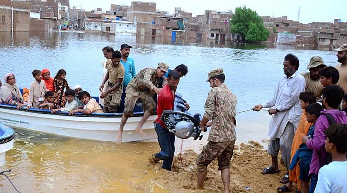 پنجاب میں سیلاب: پاک فوج اور دیگر اداروں کابروقت ریسکیو آپریشن، ہزاروں شہری محفوظ مقامات پر منتقل