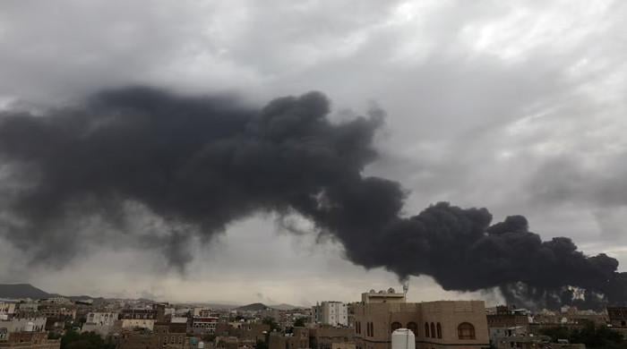 اسرائیلی جنگی طیاروں کی یمن پر شدید بمباری، انصاراللہ کے کئی رہنماؤں کو نشانہ بنانےکا دعویٰ
