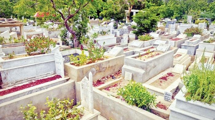 راولپنڈی: قبر سے بچی کی لاش غائب ہونے کی تحقیقات، قبر کشائی کا عمل شروع