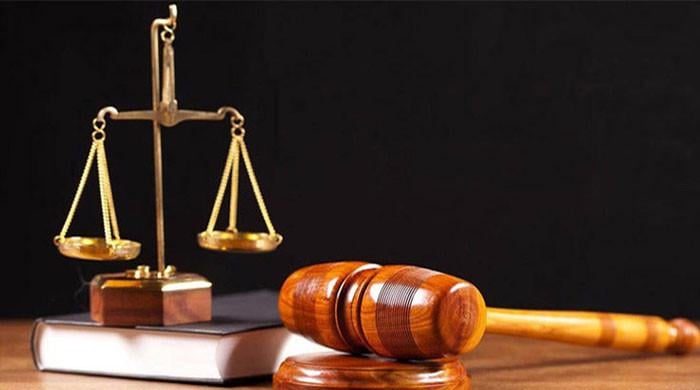کراچی: بہن پر تیزاب پھینکنے والے ملزم کو 14سال قید اور 10 لاکھ روپے جرمانے کی سزا