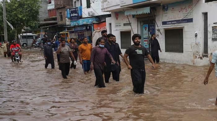  مقبوضہ کشمیر میں موسلا دھار بارش سے تباہی، 5 بچوں سمیت 11 افراد ہلاک 