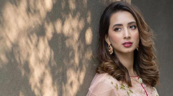 اداکارہ کومل عزیز نے شوبز انڈسٹری چھوڑنے کی وجہ بتادی