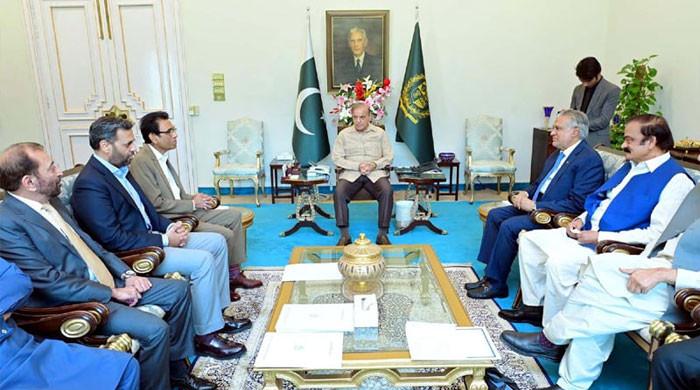 وفاق نے کراچی حیدرآباد پیکج کے تحت ایم کیو ایم ارکان اسمبلی کو 20 ارب روپے جاری کردیے
