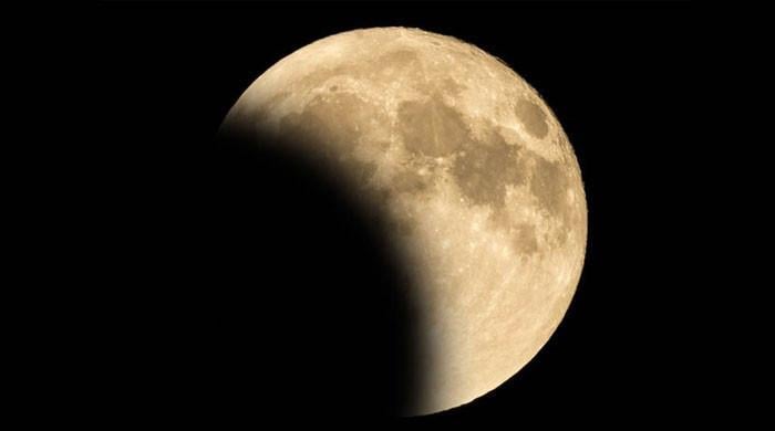 پاکستان میں 7 اور  8 ستمبر کی درمیانی شب چاند گرہن کا آغاز کس وقت ہوگا؟