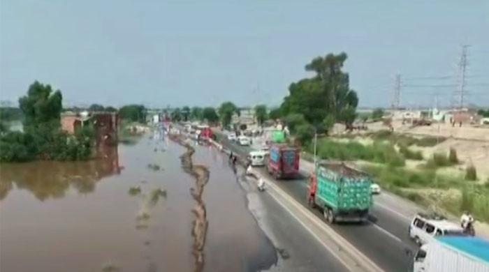 زمیندارہ بند ٹوٹنے سے پانی ملتان شہر کے قریب آگیا