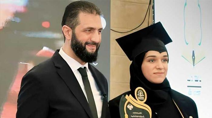 شامی خاتون اول کی گریجویشن مکمل، تقریب میں شامی صدر سے ڈگری وصول کی