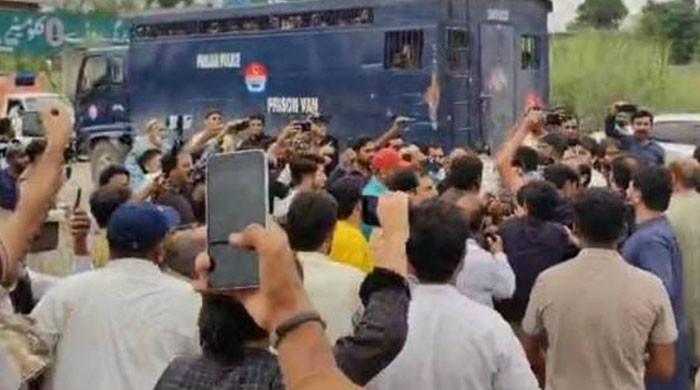 اڈیالہ جیل کے باہر صحافیوں پر تشدد کا کیس، ملزمان  کو شناخت پریڈ کیلئے جیل بھیجنے کا حکم 