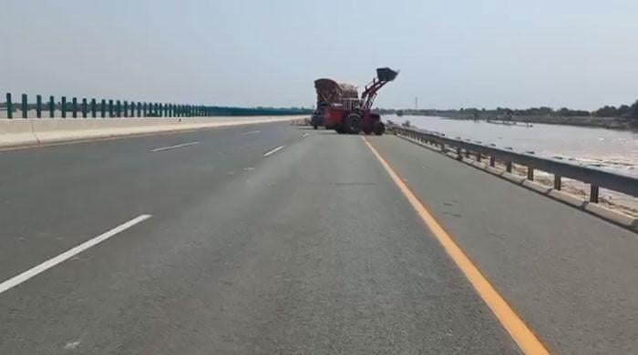 جلالپور پیر والا؛ محکمہ انہار کی سیلابی پانی کی کمی کیلئے ایم 5 موٹر وے پر شگاف ڈالنےکی تجویز