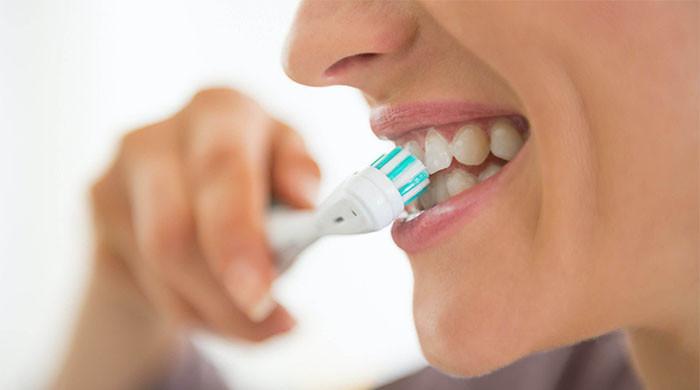 آپ کو روزانہ دانتوں پر کتنی بار برش کرنا چاہیے؟