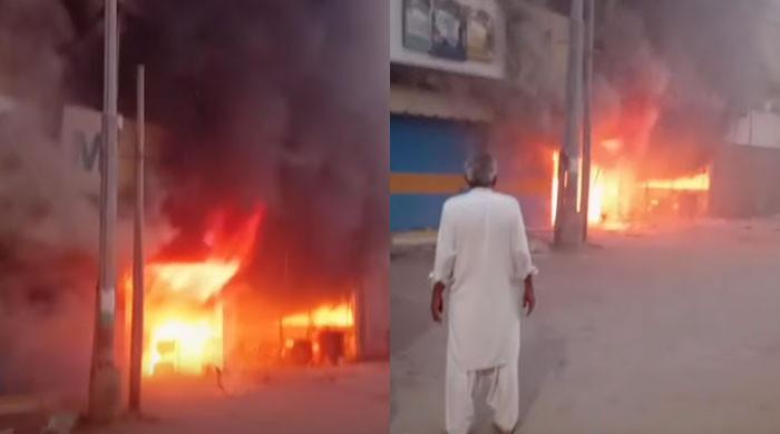 ڈیفنس کراچی میں رہائشی عمارت میں ٹائروں کی دکان میں آتشزدگی سے 2 خواتین جاں بحق ہوگئیں