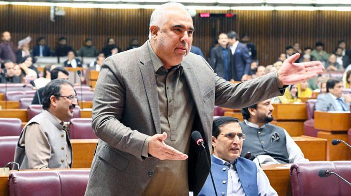 ن لیگ سے لفظی گولہ باری، پی ٹی آئی کی پی پی کو ملکر وزیراعظم کیخلاف تحریک عدم اعتماد لانے کی پیشکش