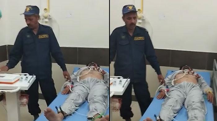 ڈی جی خان میں دل کے سرکاری اسپتال میں سکیورٹی گارڈ مریضوں کا علاج کرنے لگا، ویڈیو وائرل