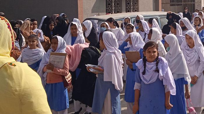 بھکر : گورنمنٹ گرلز اسکول سے مشکوک خاتون کی 2  طالبات کو زبردستی لے جانے کی کوشش