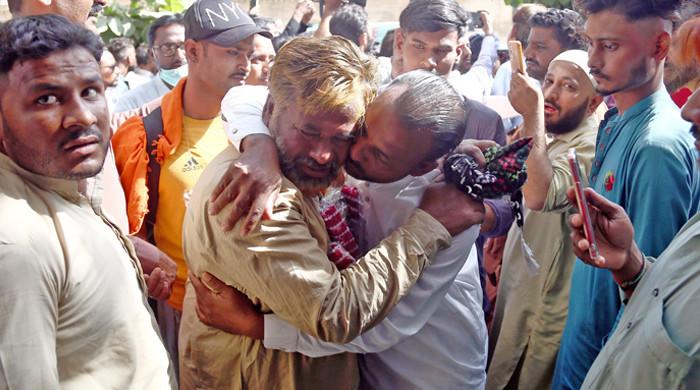 بھارتی قید سے رہا ہونیوالے 48 ماہی گیر کراچی پہنچ گئے