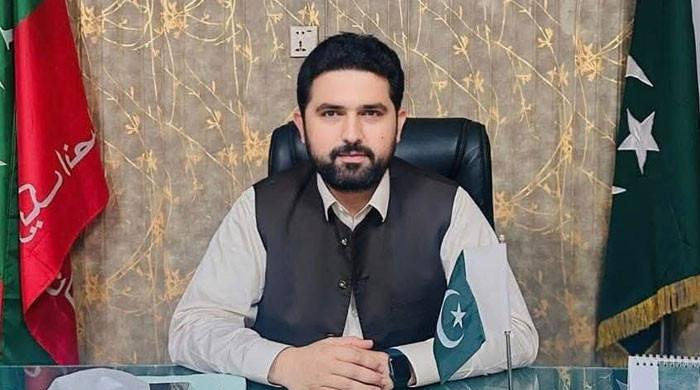افغان پناہ گزینوں سے متعلق اجلاس میں وزیر اعلیٰ پختونخوا کی عدم شرکت، عطا تارڑ کی تنقید